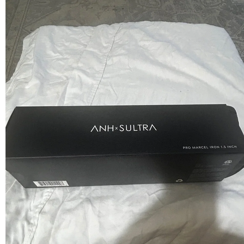 Anh x Sultra Pro Marcel Iron 1.5 Inch Professional Curling Iron Black with Case